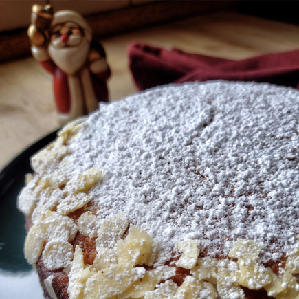 Christmas-scented almond cake